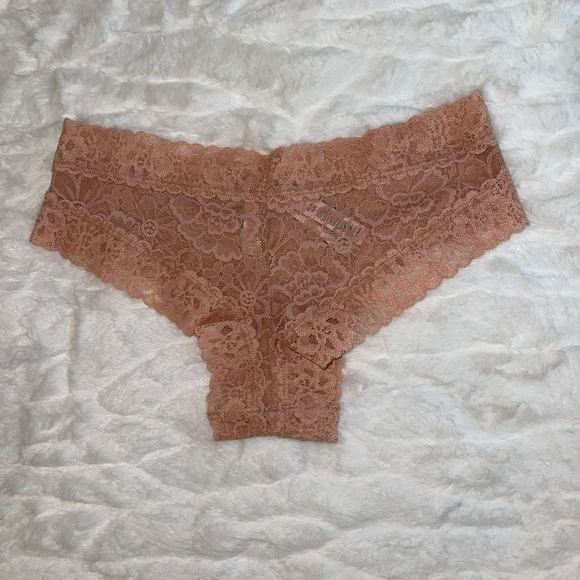 Victoria's Secret - Picture 6 of 6